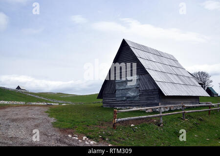 Refuge de montagne dans le parc national de Durmitor. Près de Zabljak, au Monténégro. Banque D'Images