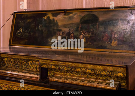 6 juin 2018, MILAN, ITALIE : exposition des instruments de musique de Milan est exposé dans le Musée du Château des Sforza. Banque D'Images