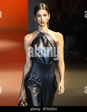 New York, New York - Février 08, 2019 : A model Cushnie Automne Hiver 2019 au Fashion Show Banque D'Images