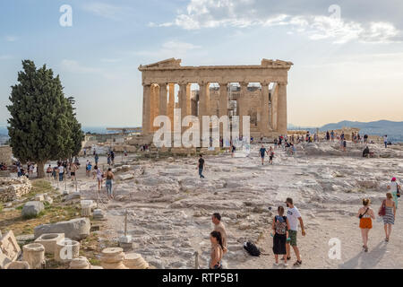 Athènes, Grèce - 5 juin 2018 : Visite Touristique Parthénon, acropole ruine à Athènes Banque D'Images