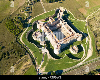 Vue aérienne de Catalan médiéval impressionnant Fort de Salses en français commune de Salses-le-Chateau Banque D'Images