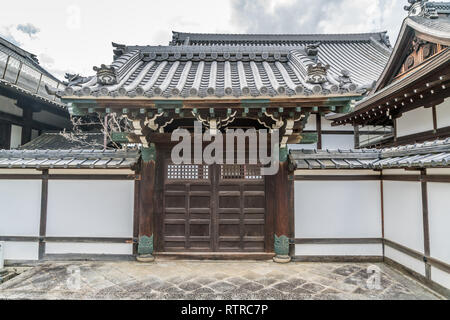 Porte de Honden ou Butsuden (Hall principal) à Otani Honbyo (Mausolée Otani) Gohonbyo "Ootani'. Situé à Kyoto, Japon Banque D'Images