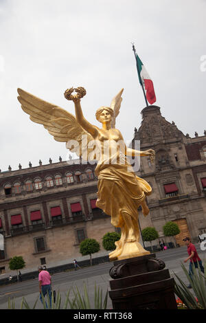 La vue externe du Palacio de Bellas Artes (Palais des Beaux-Arts) est un important centre culturel de la ville de Mexico Banque D'Images