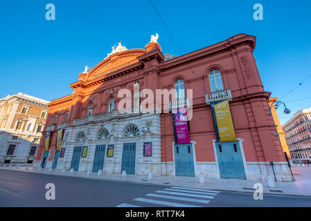 Académies de Teatro Petruzzelli. théâtre de ballet et d'opéra le plus grand théâtre de Bari et le quatrième théâtre italien par taille. Bari, Pouilles, Italie Pouilles Banque D'Images