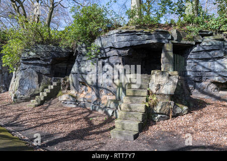 La grotte, Parc Beaumont, Huddersfield, Yorkshire de l'Ouest Banque D'Images