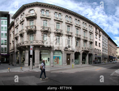 Street dans le centre-ville de Lugano, Suisse Italienne (Tessin) Banque D'Images