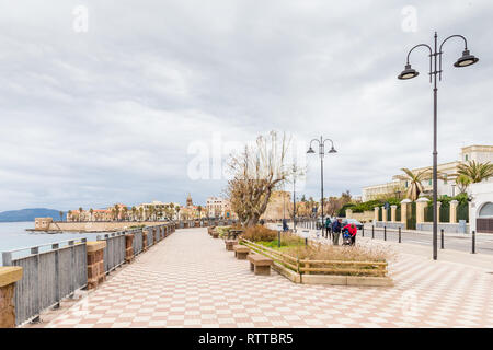 Alghero, Sardaigne, île, Italie - 28 décembre 2019 : avec le boulevard d'Alghero en Sardaigne, Italie Banque D'Images