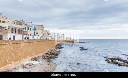 Alghero, Sardaigne, île, Italie - 28 décembre 2019 : avec le boulevard d'Alghero en Sardaigne, Italie Banque D'Images