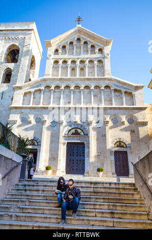 Cagliari, Sardaigne, île, Italie - 12 décembre 2019 : façade néo-gothique de la cathédrale de Cagliari en Sardaigne Saint Mary Iisland, Italie Banque D'Images