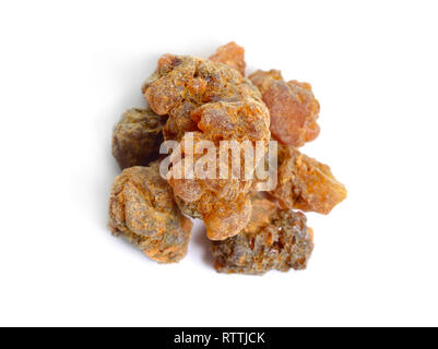 Sweet myrrhe ou Opopanax, également connu sous le nom de opobalsam. Isolated on white Banque D'Images