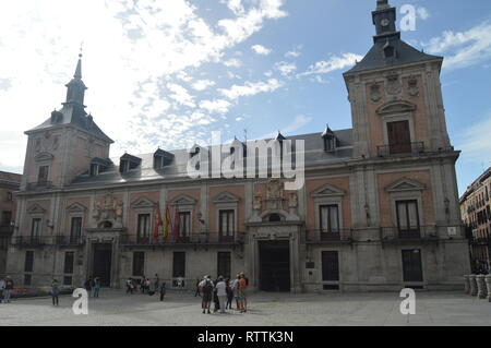 Façade principale de la Mairie de Madrid Situé dans la Villa Square Dataded au xve siècle est le style médiéval. L'architecture, l'histoire, les voyages. Oct Banque D'Images