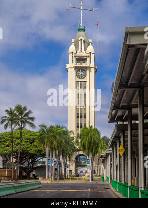 Vue du nouveau marché Aloha Tower lieu le 6 août 2016 à Honolulu, Hawaï. Aloha Tower Marketplace, récemment rénové, est l'entrée à Honolulu Har Banque D'Images