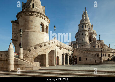 Matin à la Bastion des pêcheurs dans le quartier du château de Budapest. Banque D'Images