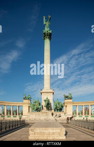 Après-midi à la Place des Héros à Budapest, Hongrie. Banque D'Images