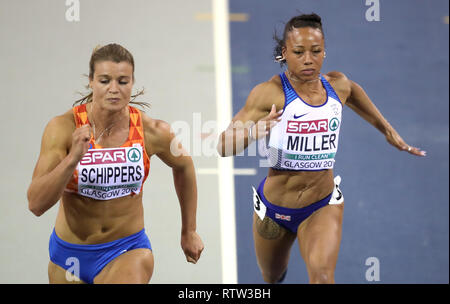 La société britannique Rachel Miller (à droite) au cours de la féministe 60m 2e demi-finale de la chaleur durant la deuxième journée de l'Indoor d'athlétisme à l'Emirates Arena, Glasgow. Banque D'Images