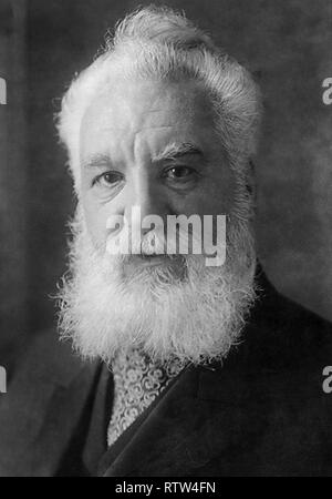 Alexander Graham Bell l'inventeur écossais ingénieur scientifique et inventeur du téléphone photo vers 1900 Banque D'Images