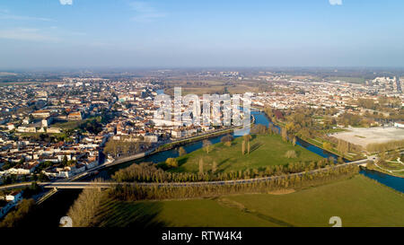 Vue aérienne de la ville de Saintes en Charente Maritime Banque D'Images