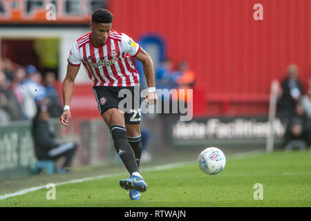 Griffin Park, Londres. 2 mars 2019. Julian Jeanvier de Brentford au cours de l'EFL Sky Bet match de championnat entre Brentford et Queens Park Rangers à Griffin Park, Londres, Angleterre le 2 mars 2019. Photo par Salvio Calabrese. Usage éditorial uniquement, licence requise pour un usage commercial. Aucune utilisation de pari, de jeux ou d'un seul club/ligue/dvd publications. Banque D'Images