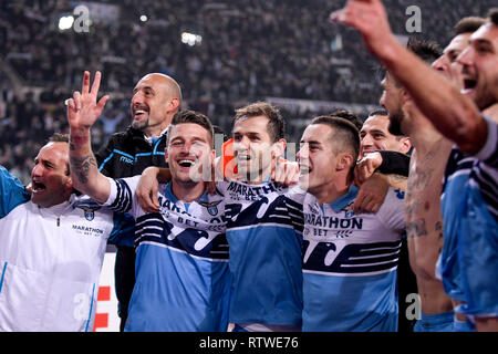 Rome, Italie. 2e Mar, 2019. Les joueurs de la Lazio célébrer la victoire au cours de la Serie une correspondance entre le Latium et la Roma au Stadio Olimpico, RoRome, Italie le 2 mars 2019. Photo par Bruno maffia. Credit : UK Sports Photos Ltd/Alamy Live News Banque D'Images