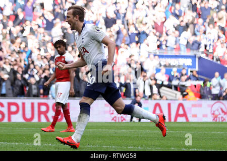 Wembley, Londres, Royaume-Uni. 2 mars, 2019.Harry Kane de Tottenham Hotspur célèbre afterscoring le premier objectif de son équipe du point de penalty. Le Premier Ministre de l'EPL League, Tottenham Hotspur v Arsenal au stade de Wembley à Londres le samedi 2 mars 2019. Cette image ne peut être utilisé qu'à des fins rédactionnelles. Usage éditorial uniquement, licence requise pour un usage commercial. Aucune utilisation de pari, de jeux ou d'un seul club/ligue/dvd publications pic par Steffan Bowen/Andrew Orchard la photographie de sport/Alamy live news Banque D'Images