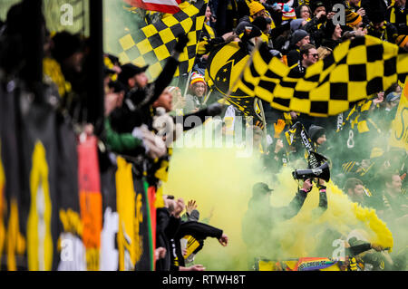 Samedi, Mars 02, 2019 : Columbus Crew SC fans célèbrent l'objectif dans la première moitié du match entre les New York Red Bulls et Columbus Crew SC dans le match d'ouverture au stade de Mapfre, à Columbus OH. Crédit Photo obligatoire : Dorn Byg/Cal Sport Media. Columbus Crew SC 1 - New York Red Bulls 1 Banque D'Images