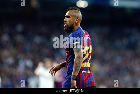 FC Barcelone, le Arturo Vidal en action au cours de la Liga match entre le Real Madrid et le FC Barcelone à Santiago Bernabéu de Madrid. Score final : Real Madrid 0 - 1 FC Barcelone Banque D'Images