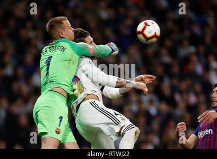 Real Madrid CF's Sergio Ramos et le FC Barcelone, le Ter Stegen lors de la Liga match entre le Real Madrid et le FC Barcelone à Santiago Bernabéu de Madrid. Score final : Real Madrid 0 - 1 FC Barcelone Banque D'Images