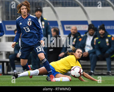 Nashville, USA. 3e Mar, 2019. Marta (R) du Brésil rivalise avec Mayu Ikejiri du Japon au cours d'un SheBelieves women's Cup Match de football au stade de Nissan à Nashville, Tennessee, aux États-Unis, le 2 mars 2019. Le Brésil a perdu 1-3. Source : Xinhua/Alamy Live News Banque D'Images