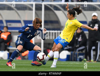 Nashville, USA. 3e Mar, 2019. Mayu Ikejiri (L) du Japon rivalise avec Leticia du Brésil au cours d'un SheBelieves women's Cup Match de football au stade de Nissan à Nashville, Tennessee, aux États-Unis, le 2 mars 2019. Le Japon a gagné 3-1. Source : Xinhua/Alamy Live News Banque D'Images