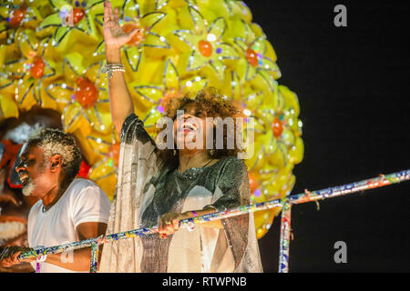 Rio de Janeiro, Brésil. 06Th Mar, 2019. Zeze Motta lors d'un défilé de l'école de samba de Porto da Pedra de Serie A du Carnaval 2019 à Sambódromo do Sapucai Marques dans la ville de Rio de Janeiro ce samedi, 02. (Photo : William Volcov/Brésil Photo Presse ) Crédit : Brésil Photo Presse/Alamy Live News Banque D'Images