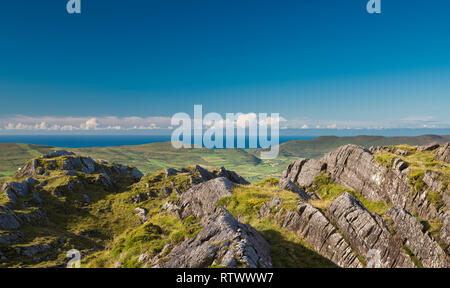 Vue vers la baie de Ballydonegan et l'océan Atlantique près de Allihies, Péninsule de Beara, à l'Ouest, Cork, Irlande Banque D'Images