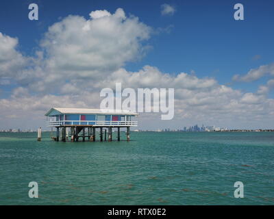 Stiltsville, parc national de Biscayne, Floride 03-01-2019 Jimmy Ellenburg House, l'une des sept autres maisons sur pilotis sur l'herbe maisons du parc. Banque D'Images