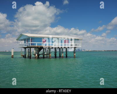 Stiltsville, parc national de Biscayne, Floride 03-01-2019 Jimmy Ellenburg House, l'une des sept autres maisons sur pilotis sur l'herbe maisons du parc. Banque D'Images