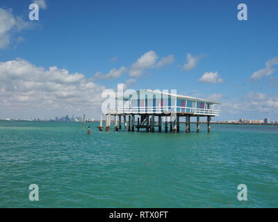 Stiltsville, parc national de Biscayne, Floride 03-01-2019 Jimmy Ellenburg House, l'une des sept autres maisons sur pilotis sur l'herbe maisons du parc. Banque D'Images