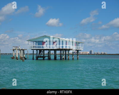 Stiltsville, parc national de Biscayne, Floride 03-01-2019 Jimmy Ellenburg House, l'une des sept autres maisons sur pilotis sur l'herbe maisons du parc. Banque D'Images