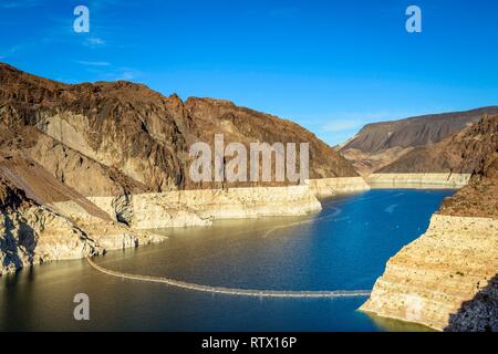 Vue de Lake Mead du Barrage Hoover, Hoover Dam, barrage, près de Las Vegas, le niveau d'eau a chuté d'environ 30 m, Boulder City Banque D'Images