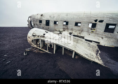 US Navy Super Douglas DC-3 sur un Solheimasandur plane Wreck Beach dans le sud de l'Islande Banque D'Images