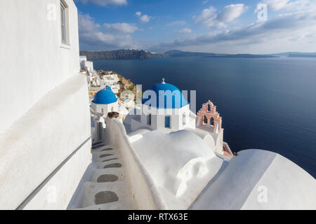 Vue spectaculaire sur le village d''Oia sur l'île de Santorin, Grèce Banque D'Images