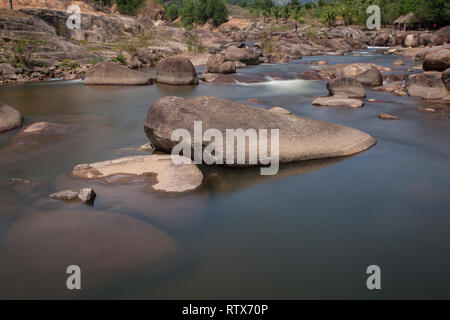 Petite cascade dans le Parc National de Yersin, Ninh Thuan, Nha Trang, Vietnam, Asie Banque D'Images