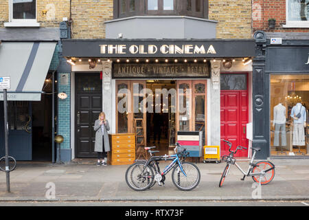 L'extérieur de l'ancien cinéma, Chiswick High Road, Chiswick, Londres, W4, Angleterre, Royaume-Uni Banque D'Images