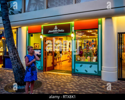 Magasin de la compagnie de cookie Honolulu sur Kalakaua Avenue le 27 avril 2014 à Waikiki, Hawaii. L'Avenue Kalakaua est le favori de shopping de luxe pour touri Banque D'Images