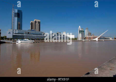 Puente de la Mujer ou pont de la femme, Puerto Madero, Buenos Aires, Argentine Banque D'Images