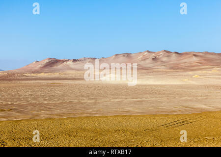 Désert, dunes et bancs de sable de la côte péruvienne, Paracas Banque D'Images