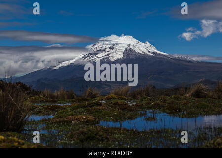 Cotopaxi volcan, magnifique montagne de glace éternelle Banque D'Images