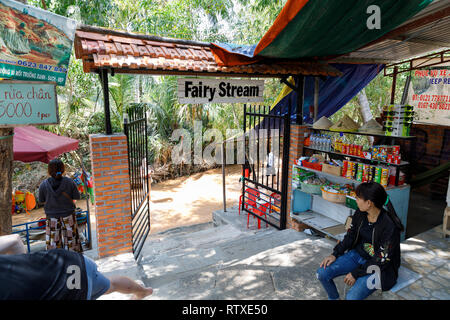 NAM TIEN, VIETNAM - 15 février 2018 : Entrée de Fairy Stream monument à Nam Tien, Vietnam le 15 février, 2018 Banque D'Images