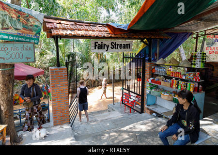 NAM TIEN, VIETNAM - 15 février 2018 : Entrée de Fairy Stream monument à Nam Tien, Vietnam le 15 février, 2018 Banque D'Images