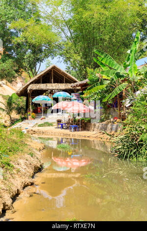 NAM TIEN, VIETNAM - 15 février 2018 : au cours d'un conte Kiost dans Nam Tien, Vietnam le 15 février, 2018 Banque D'Images