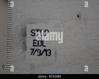 Arrêter l'EDL graffiti sur un mur à Aldgate, près de Whitechapel dans l'Est de Londres se référant à une controverse par EDL mars en septembre 2013 Banque D'Images