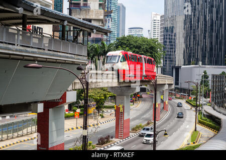 Monorail de Kuala Lumpur desservant le centre de Kuala Lumpur, Malaisie. Banque D'Images