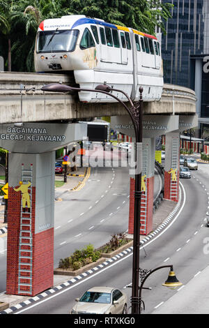 Monorail de Kuala Lumpur desservant le centre de Kuala Lumpur, Malaisie. Banque D'Images